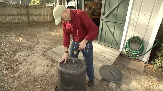 Joe Truini hace un contenedor de abono a partir de un bote de basura